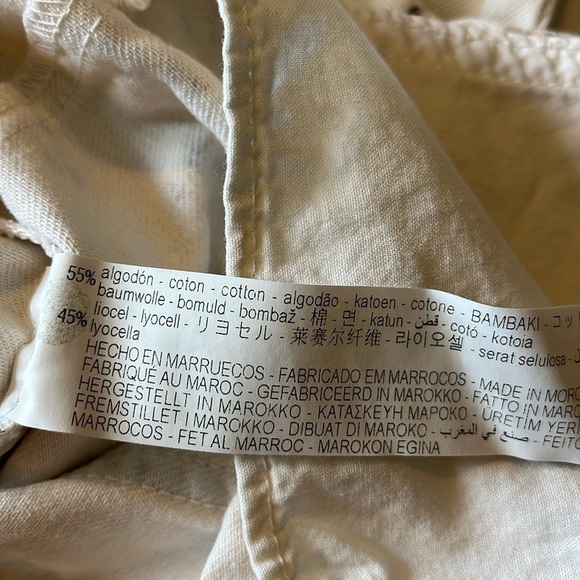 Zara-4-5 years-cream floral-denim overalls. Buttons in the front. - Picture 10 of 11